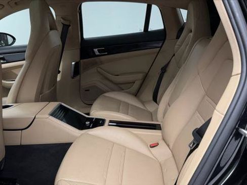 Used 2017 Porsche Panamera RWD image 16