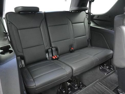 Used 2025 Chevrolet Tahoe High Country AWD/4WD image 17