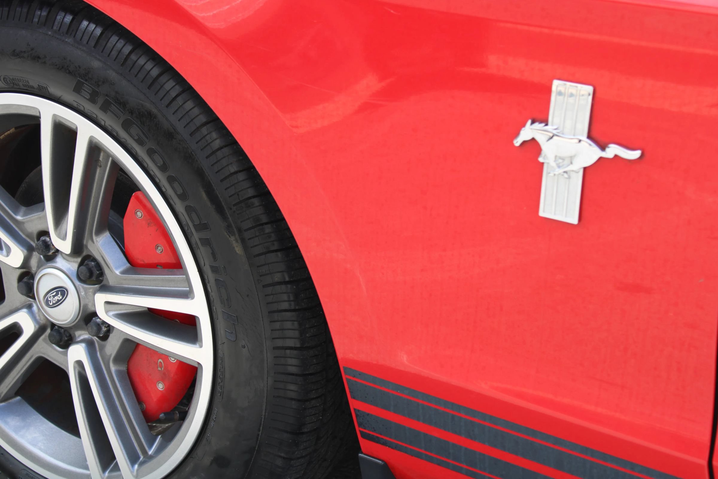 Used 2010 Ford Mustang Convertible RWD image 37