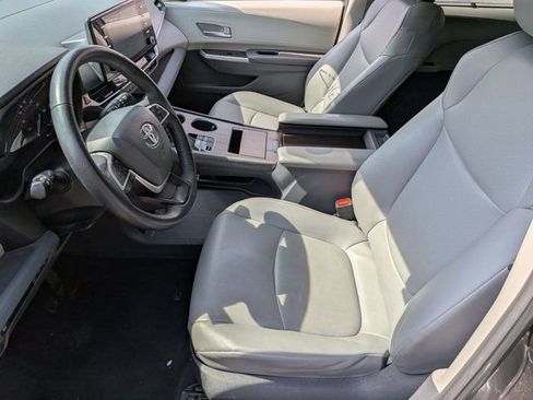 Used 2022 Toyota Sienna XLE AWD/4WD image 15