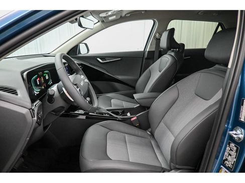 New 2026 Kia Niro EX FWD image 17