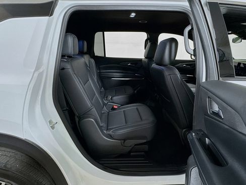 Used 2025 Chevrolet Traverse LT FWD image 26