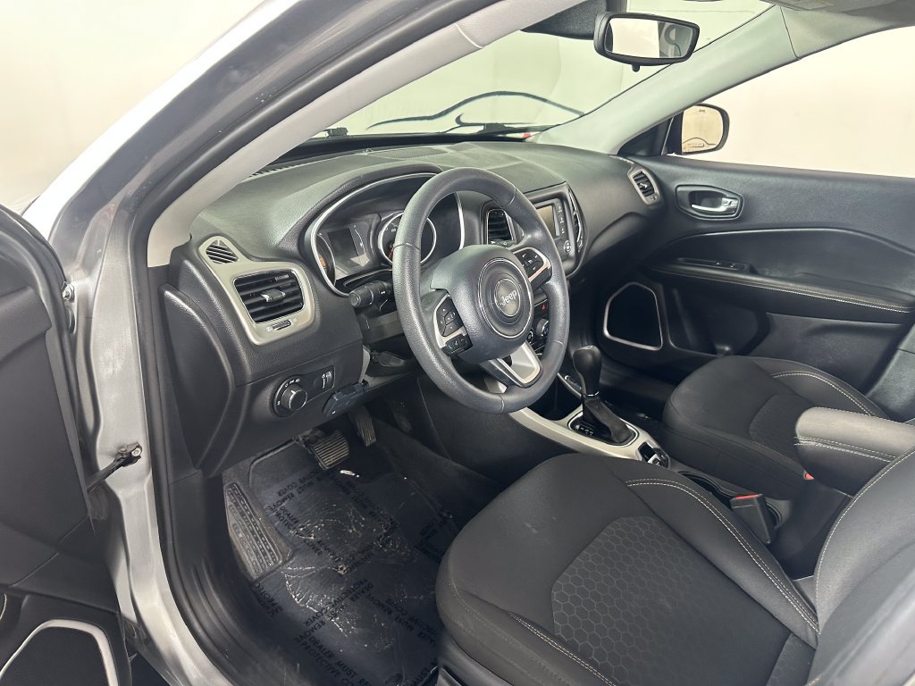Used 2018 Jeep Compass Sport FWD image 14