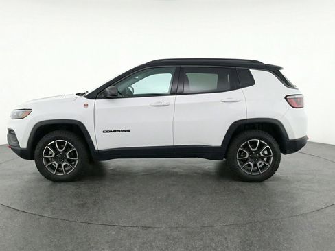 Used 2025 Jeep Compass Trailhawk AWD/4WD image 5