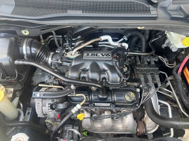 Used 2009 Chrysler Town & Country Touring w/ Family Value Group FWD image 22