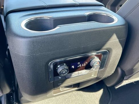 Used 2025 Chevrolet Suburban LT w/ Comfort Package RWD image 19