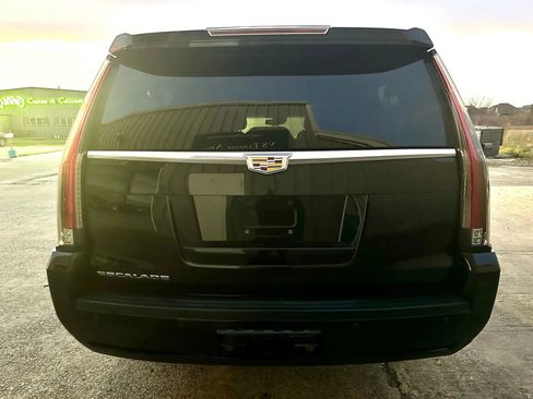 Used 2016 Cadillac Escalade ESV Luxury image 9