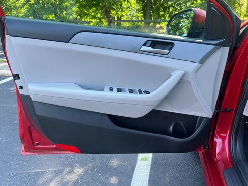 Used 2019 Hyundai Sonata SE FWD image 11