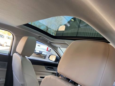 Used 2017 Jaguar XF Premium image 31