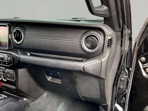 Used 2022 Jeep Wrangler Unlimited Sahara w/ Cold Weather Group AWD/4WD image 26
