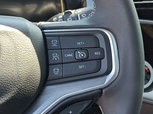 Used 2023 Jeep Wagoneer Series II AWD/4WD image 24