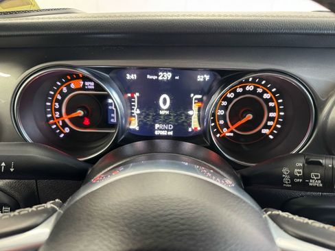 Used 2019 Jeep Wrangler Unlimited Sahara w/ Safety Group AWD/4WD image 36