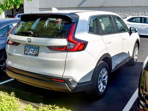 Used 2023 Honda CR-V LX image 5