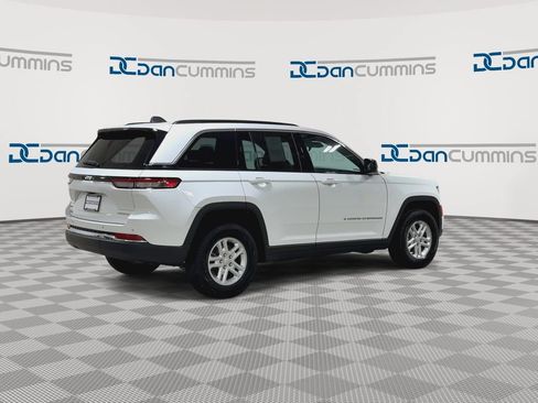 Used 2024 Jeep Grand Cherokee Laredo w/ Luxury Tech Group I AWD/4WD image 8