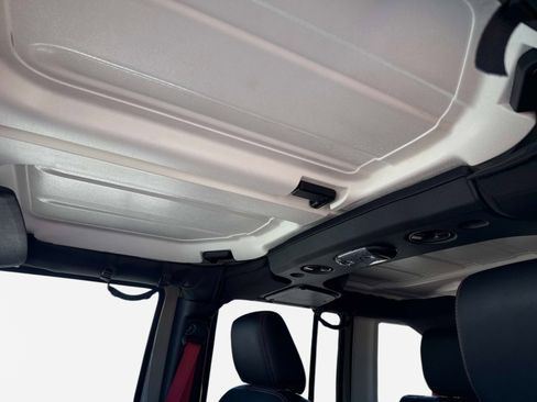 Used 2017 Jeep Wrangler Unlimited Rubicon image 22