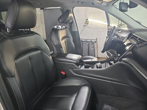 Used 2023 Jeep Grand Cherokee L Limited AWD/4WD image 10