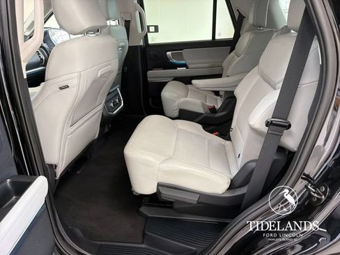 Certified 2025 Ford Expedition Platinum w/ Driver's Package AWD/4WD image 30