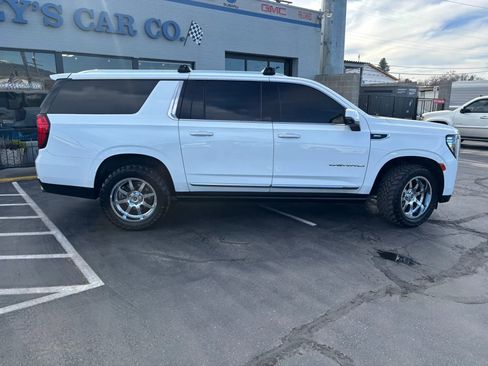 Used 2022 GMC Yukon XL Denali image 8