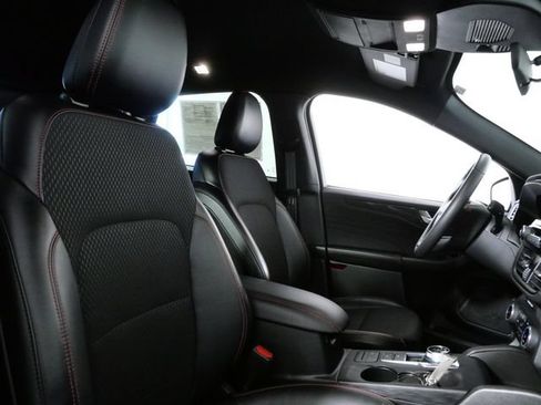 Certified 2025 Ford Escape ST-Line AWD/4WD image 8