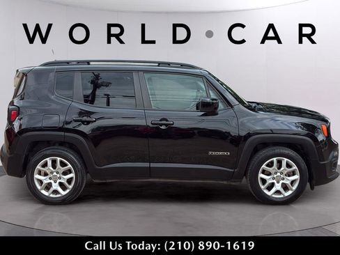 Used 2018 Jeep Renegade Latitude FWD image 4