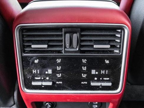 Used 2020 Porsche Cayenne Turbo image 22