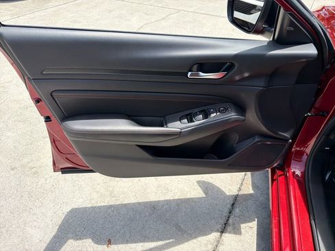 Used 2022 Nissan Altima 2.5 SR FWD image 17