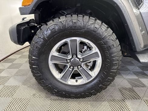 Used 2020 Jeep Wrangler Unlimited Sahara image 12