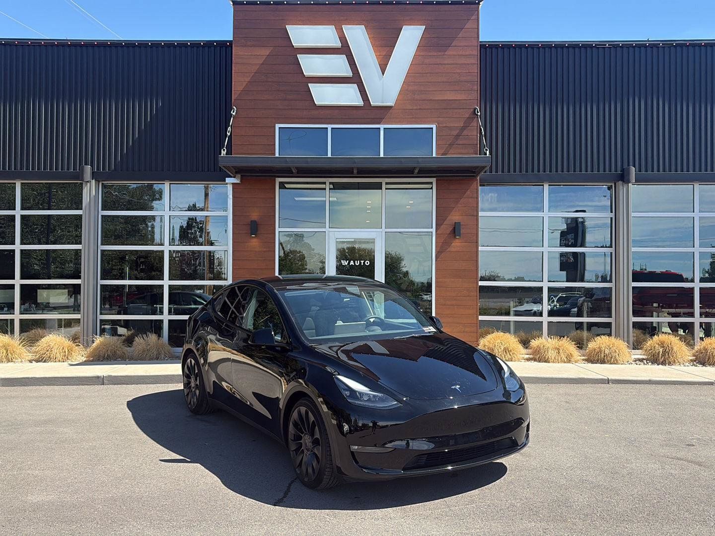 Used 2023 Tesla Model Y Performance AWD/4WD image 1
