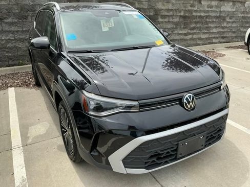 Used 2025 Volkswagen Taos SE FWD image 4