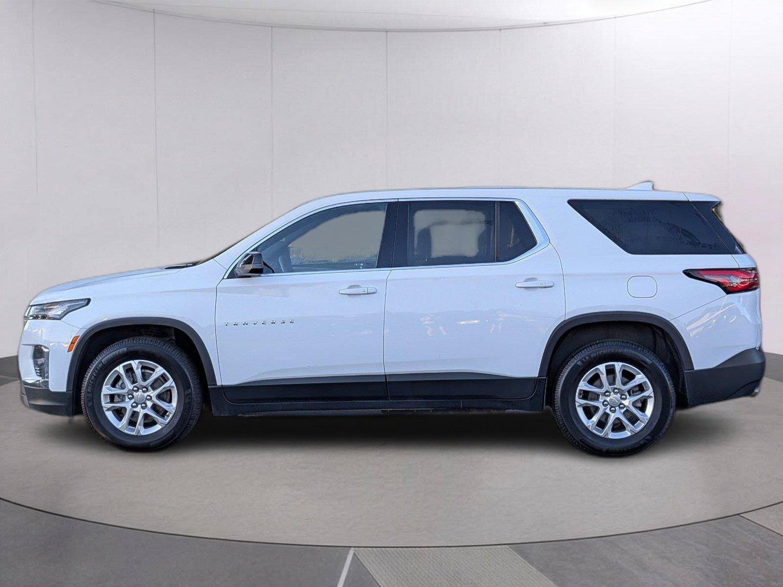 Used 2022 Chevrolet Traverse LS FWD image 2