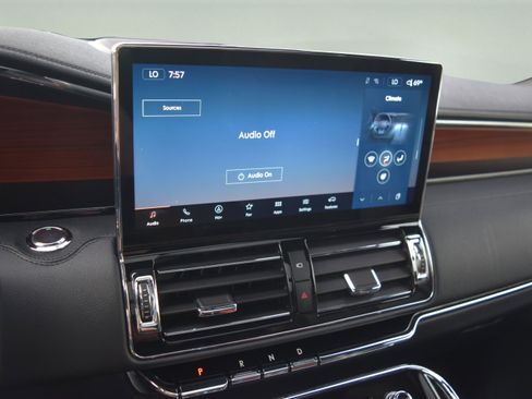 Used 2024 Lincoln Navigator L Reserve image 16