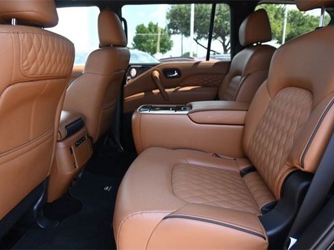 Used 2024 INFINITI QX80 Sensory image 28