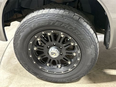 Used 2005 Nissan Titan LE w/ (T01) Tow Pkg image 23