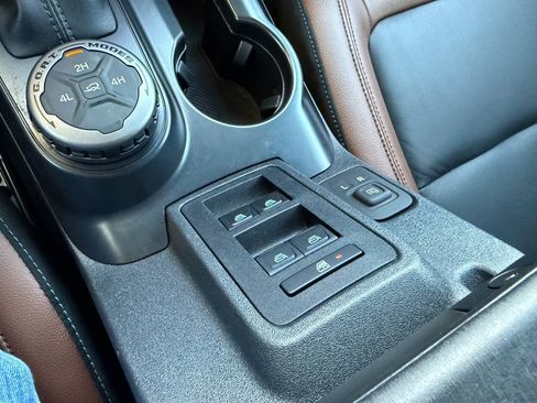 Used 2024 Ford Bronco Outer Banks AWD/4WD image 50
