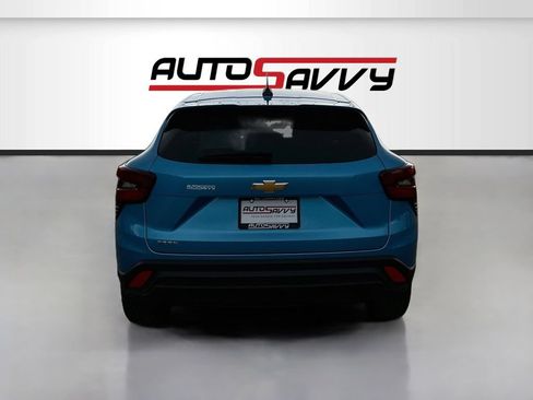 Used 2025 Chevrolet Trax LS w/ LS Convenience Package FWD image 6