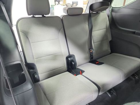 Used 2025 Chevrolet Traverse LT FWD image 46