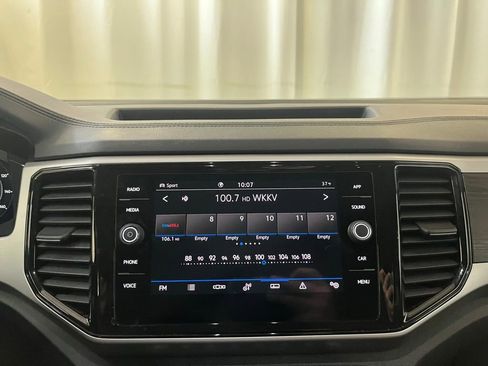 Certified 2022 Volkswagen Atlas SE image 18