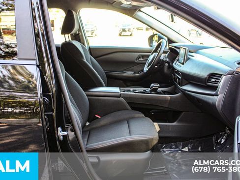 Used 2024 Nissan Rogue S FWD image 18