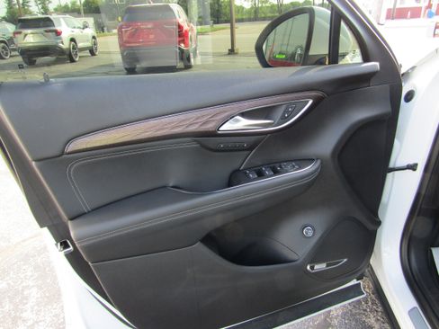 Used 2021 Buick Envision Avenir w/ Technology Package II image 10