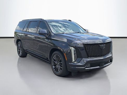 Certified 2025 Cadillac Escalade ESV Sport Platinum RWD image 3