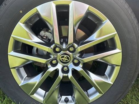 Used 2020 Toyota RAV4 Limited image 5