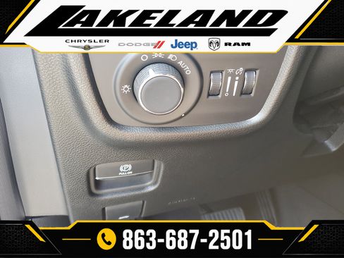 Used 2024 Jeep Grand Cherokee L Altitude RWD image 23