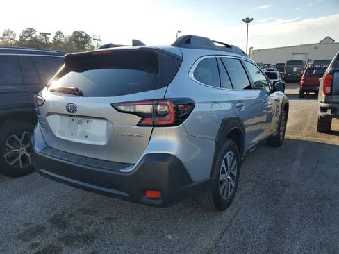 Used 2024 Subaru Outback Premium image 9