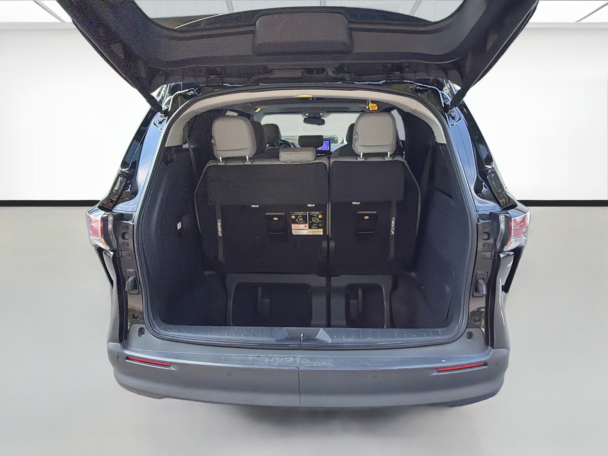 Used 2025 Toyota Sienna XLE FWD image 24