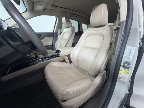 Used 2021 Lincoln Corsair FWD w/ Premium Package image 18