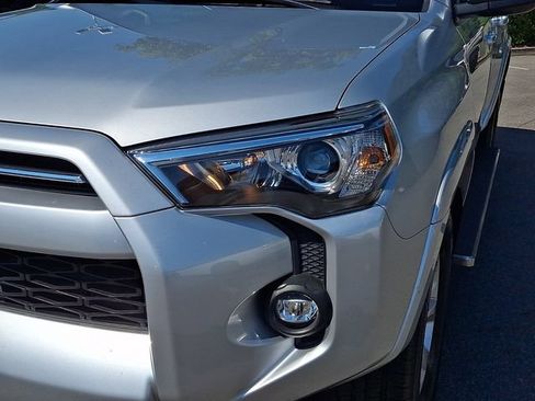 Used 2022 Toyota 4Runner SR5 AWD/4WD image 11