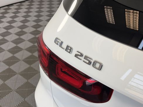Certified 2022 Mercedes-Benz GLB 250 4MATIC image 16