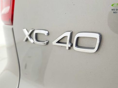 Used 2025 Volvo XC40 B5 Plus AWD/4WD image 32