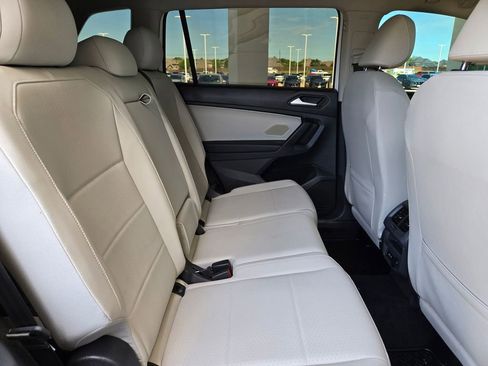 Used 2021 Volkswagen Tiguan SE w/ Panoramic Sunroof Package image 25