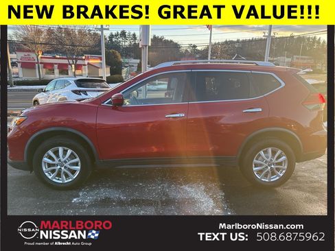 Used 2017 Nissan Rogue SV image 4